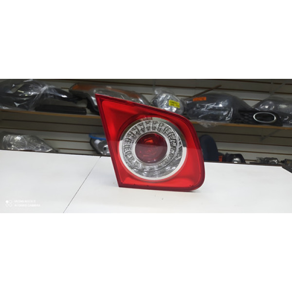 Lanterna Tampa Traseira Esquerda Jetta Sedan 2007 08 09 10  Esquerdo Vermelho