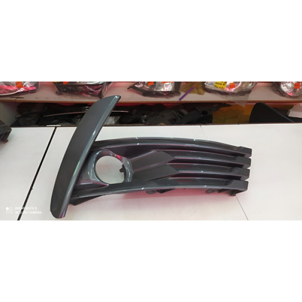 Grade Farol De Milha Direito Toyota 2018 2019  Cinza Direito