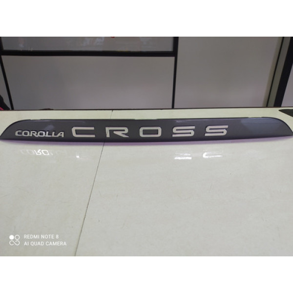 Aplique Tampa Porta Mala Traseira Corolla Cross 2021 A 2023