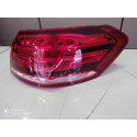 Lanterna Traseira Direita Mercedes E200 E300 E63  2014 2015 Direito/passageiro Vermelho