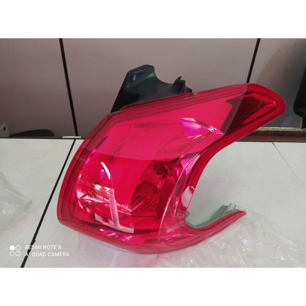 Lanterna Traseira Direita Peugeot 2008 2015 A 2020 Direito/passageiro Vermelho